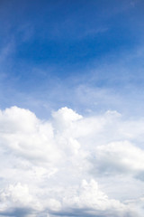 Obraz premium Blue sky background with clouds