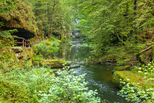  Edmundsklamm Felsenschlucht Landschaft im Nationalpark  B&ouml;hmische Schweiz Tschechien
