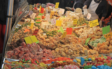 stand with sweets at the christmas fair in Udine - 122872998