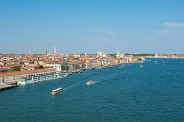 Fototapeta na wymiar Hafen Venedig