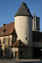 Fototapeta na wymiar Old house in Troyes
