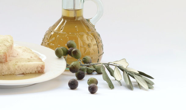 olio di oliva, olive e pane