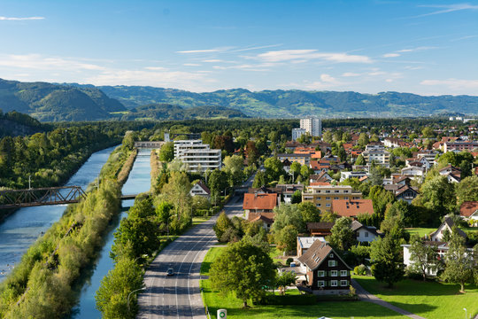 Feldkirch-Gisingen mit Ill (Luftaufnahme)