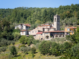 Fototapeta na wymiar Alebbio - typical scenic small village in north Tuscany, Italy.