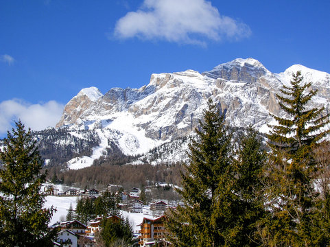 Tofana d'Ampezzo / monte Tofana sulla valle D'Ampezzo
