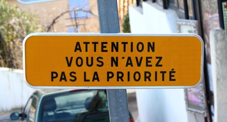 Panonceau d'indication d'une voie non prioritaire