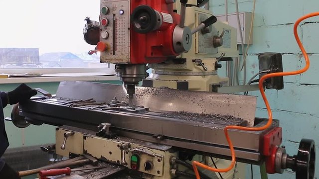 Milling machine in operation