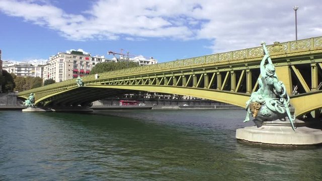 Pont Mirabeau sur La Seine à Paris