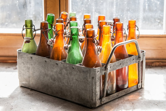 Die alten Bierflaschen (The old beer bottles)