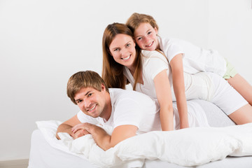 Obraz premium Happy Family Lying On Top Of Each Other