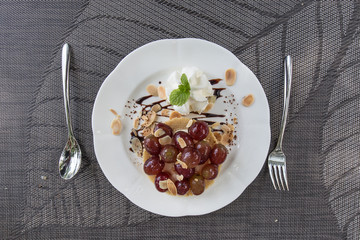 Cheese pie with fresh grapes