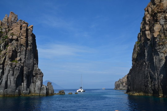 Isole Eolie - Isola di Basiluzzo (Stroboli sullo sfondo)