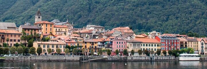 Fototapeta na wymiar an Italian town located near the water