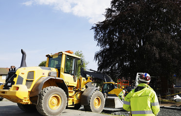 surveyor with measuring instrument, construction industry