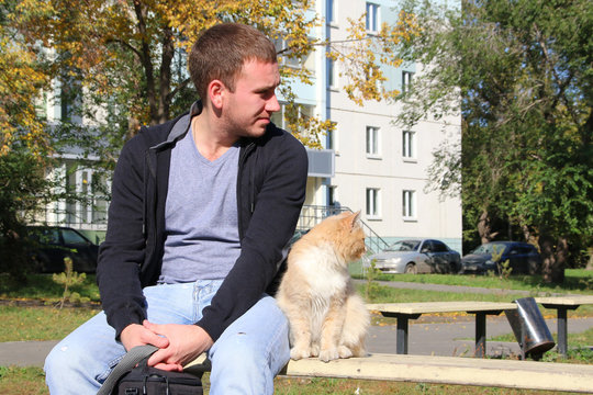 Парень с котом