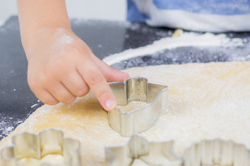 weihnachtsplätzchen ausstechen