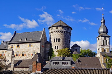 Historische Altstadt von STOLBERG mit Burg Stolberg im Hintergrund