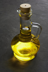 Obraz na płótnie Canvas Olive oil in bottle