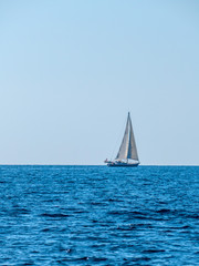 Obraz premium Segelboot auf dem Meer