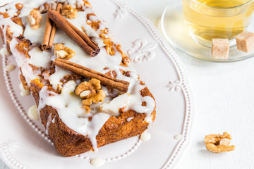 cinnamon walnut cake