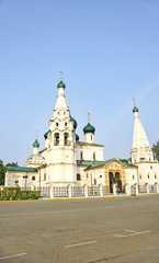 Fototapeta na wymiar Iglesia Ortodoxa en Yaroslavl, Rusia