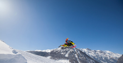 Extreme jump © Silvano Rebai