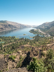 View over Columbia River Gorge on a sunny day
