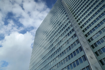 Fototapeta na wymiar clouds reflected in the windows of high-rise building