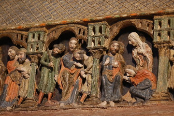 Cenotafio de los santos Vicente, Sabina y Cristeta, monumento funerario siglo XII baldaquino  siglo XV, Interior basílica  Santos Hermanos Mártires,  templo románico de Ávila, España © ANTONIO AYUSO