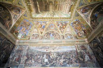 Battle of Constantine against Maxentius (low). Room of Constantine (1517-1524), Raphael's Rooms,...