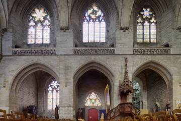 Interior of Saint-Pierre Cathedral, Vannes, department of Morbihan, region of Brittany, France - obrazy, fototapety, plakaty