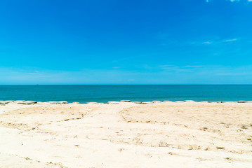 Fototapeta na wymiar Seascape of Chalathat beach in Songkhla province, Thailand