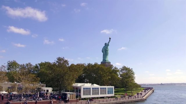 Statue of Liberty and People 4K