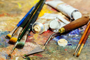 Artistic equipment