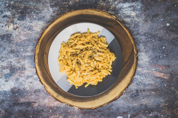 Obraz na płótnie Canvas Plate of macaroni and cheese