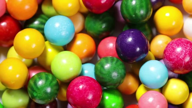 Multi-colored chewing gum