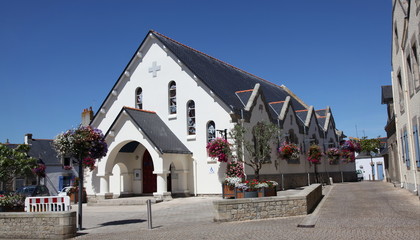 Dans le quartier du port à La Turballe: Eglise Sainte-Anne .