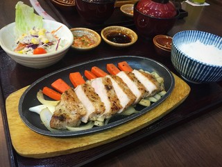 Japanese pork pepper steak on hot plate