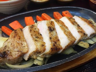 Japanese pork pepper steak on hot plate