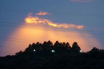 夕景の雲から漏れる光_396