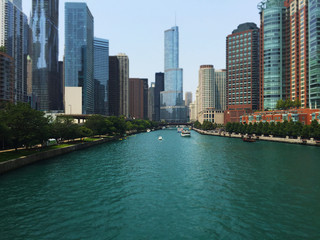 Fototapeta na wymiar Chicago River and skyline