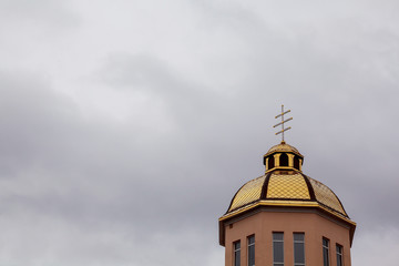 Fototapeta na wymiar Golden dome of the Orthodox church