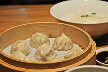 Shanghai mini bun Xiao Long Bao with plain noodle © eyeofpaul