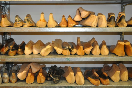 รูปภาพSchuhmacher – เลือกดูภาพถ่ายสต็อก เวกเตอร์ และวิดีโอ668 | Adobe Stock