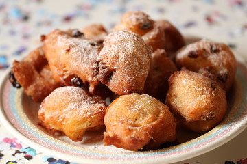 Dolci di Carnevale - Frittole con uva sultanina