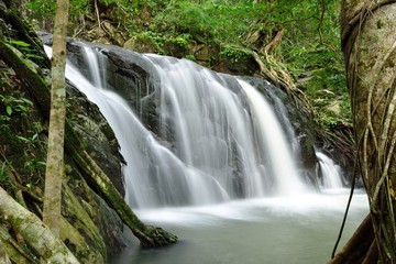 Fototapeta na wymiar beautiful famous waterfalls at Jedkot, Saraburi, Thailand