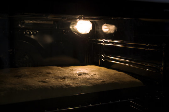 Baking cake in oven