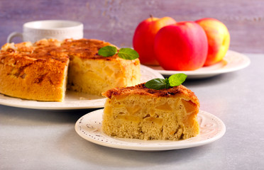 Apple and cinnamon cake
