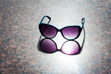 Fototapeta na wymiar Pink sunglasses and reflection