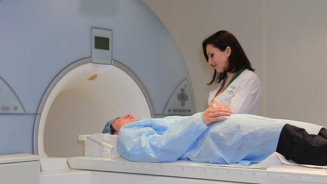 The Docter launches an MRI scannner CT